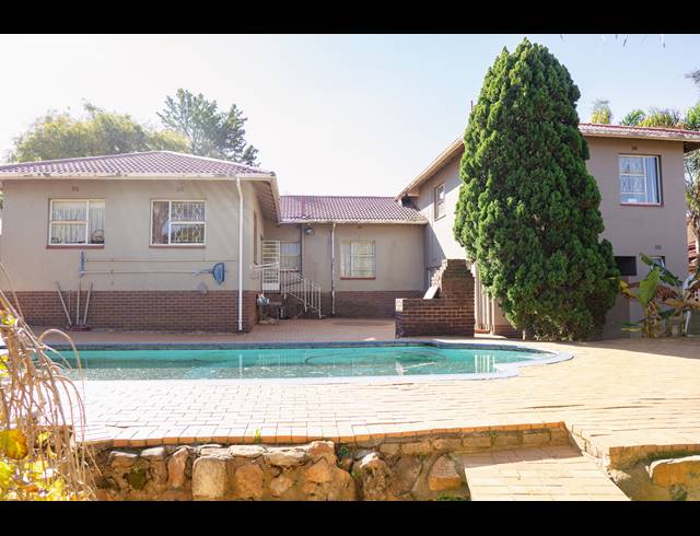 3 BEDROOM FREEHOLD FOR SALE IN WINCHESTER HILLS